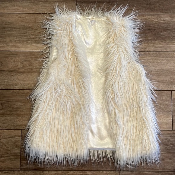 H&M size 10 Faux Fur Vest, Cream in Color - Picture 1 of 6